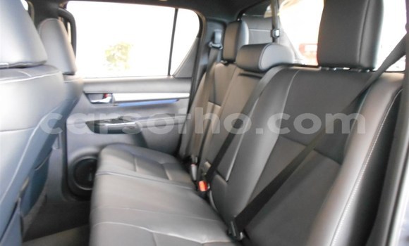 Sayi Na hannu Toyota Hilux Silver Mota in Maseru a Maseru Sayi Na hannu Toyota Hilux Silver Mota in Maseru a Maseru