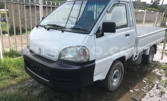اشتري Imported Toyota LITEACE White شاحنة في Maseru في Maseru