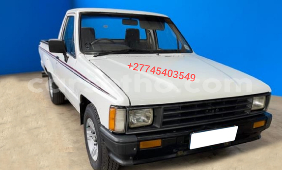 Sayi Na hannu Toyota Hilux White Mota in Thaba–Tseka a Mafeteng Sayi Na hannu Toyota Hilux White Mota in Thaba–Tseka a Mafeteng