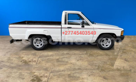 Sayi Na hannu Toyota Hilux White Mota in Thaba–Tseka a Mafeteng Sayi Na hannu Toyota Hilux White Mota in Thaba–Tseka a Mafeteng