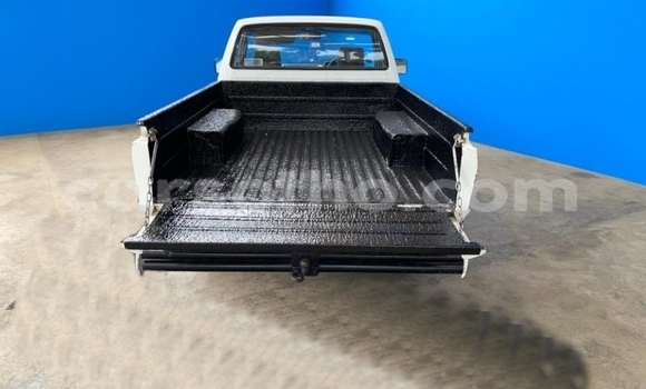 Sayi Na hannu Toyota Hilux White Mota in Thaba–Tseka a Mafeteng Sayi Na hannu Toyota Hilux White Mota in Thaba–Tseka a Mafeteng