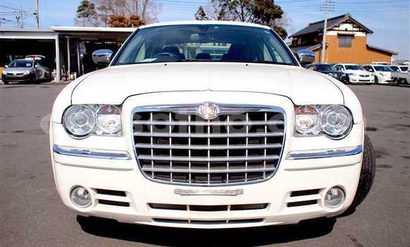 Sayi Na hannu Chrysler 300C White Mota in Peka a Leribe