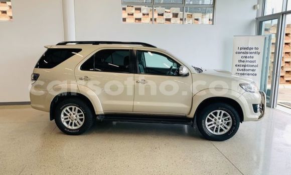 Buy Used Toyota Fortuner Silver Car in Maputsoe in Leribe Buy Used Toyota Fortuner Silver Car in Maputsoe in Leribe
