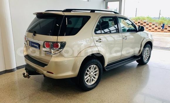 Buy Used Toyota Fortuner Silver Car in Maputsoe in Leribe Buy Used Toyota Fortuner Silver Car in Maputsoe in Leribe