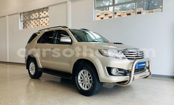 Buy Used Toyota Fortuner Silver Car in Maputsoe in Leribe Buy Used Toyota Fortuner Silver Car in Maputsoe in Leribe