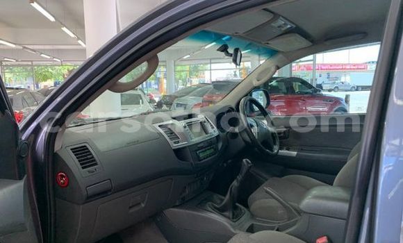 Sayi Na hannu Toyota Hilux Silver Mota in Maseru a Maseru Sayi Na hannu Toyota Hilux Silver Mota in Maseru a Maseru