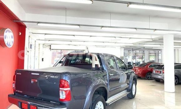 Sayi Na hannu Toyota Hilux Silver Mota in Maseru a Maseru Sayi Na hannu Toyota Hilux Silver Mota in Maseru a Maseru