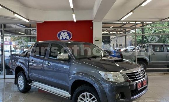 Sayi Na hannu Toyota Hilux Silver Mota in Maseru a Maseru Sayi Na hannu Toyota Hilux Silver Mota in Maseru a Maseru