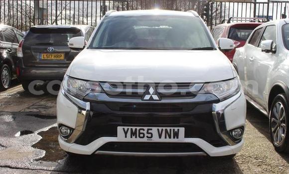 Sayi Na hannu Mitsubishi Outlander White Mota in Peka a Leribe Sayi Na hannu Mitsubishi Outlander White Mota in Peka a Leribe