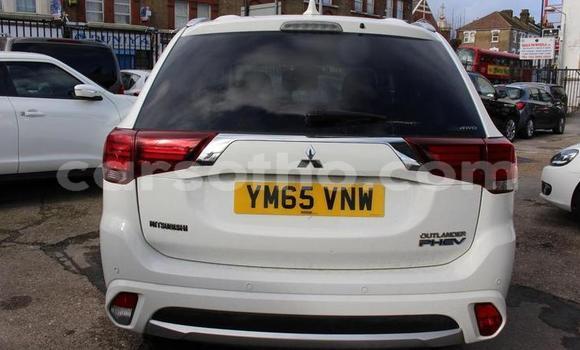 Sayi Na hannu Mitsubishi Outlander White Mota in Peka a Leribe Sayi Na hannu Mitsubishi Outlander White Mota in Peka a Leribe