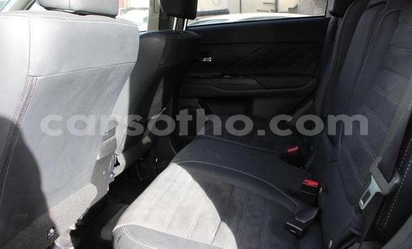 Sayi Na hannu Mitsubishi Outlander White Mota in Peka a Leribe Sayi Na hannu Mitsubishi Outlander White Mota in Peka a Leribe