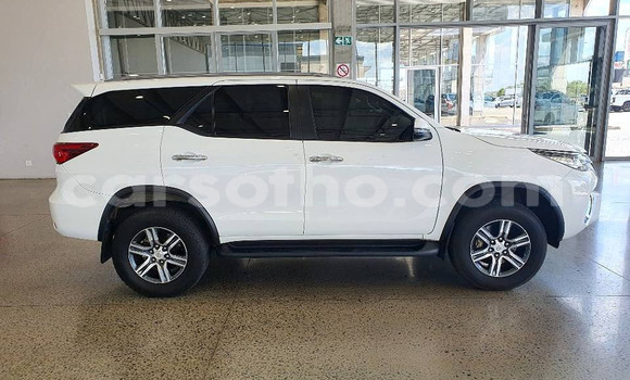 Acheter Occasion Voiture Toyota Fortuner Blanc à Maseru, Maseru Acheter Occasion Voiture Toyota Fortuner Blanc à Maseru, Maseru