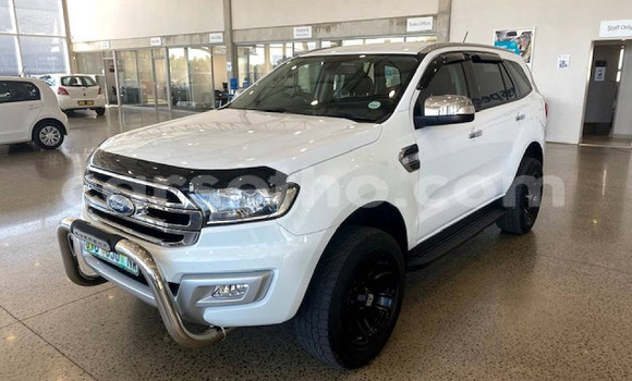 Buy Used Ford Everest White Car in Maseru in Maseru Buy Used Ford Everest White Car in Maseru in Maseru
