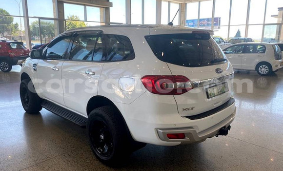 Buy Used Ford Everest White Car in Maseru in Maseru Buy Used Ford Everest White Car in Maseru in Maseru