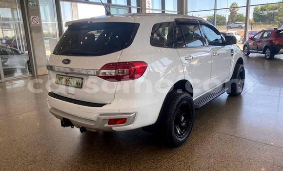 Buy Used Ford Everest White Car in Maseru in Maseru Buy Used Ford Everest White Car in Maseru in Maseru