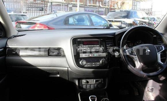 Sayi Na hannu Mitsubishi Outlander White Mota in Peka a Leribe Sayi Na hannu Mitsubishi Outlander White Mota in Peka a Leribe