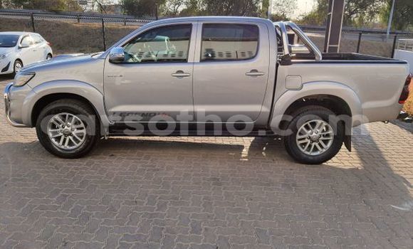 Sayi Na hannu Toyota Hilux Silver Mota in Maseru a Maseru Sayi Na hannu Toyota Hilux Silver Mota in Maseru a Maseru