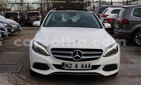 Sayi Na hannu Mercedes-Benz C-klasse White Mota in Butha–Buthe a Thaba-Tseka Sayi Na hannu Mercedes-Benz C-klasse White Mota in Butha–Buthe a Thaba-Tseka