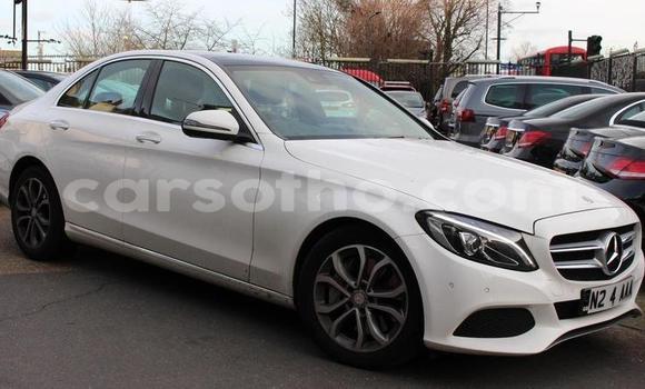 Sayi Na hannu Mercedes-Benz C-klasse White Mota in Butha–Buthe a Thaba-Tseka Sayi Na hannu Mercedes-Benz C-klasse White Mota in Butha–Buthe a Thaba-Tseka