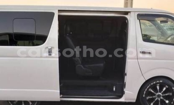 Buy Used Toyota Hiace White Car in Maseru in Maseru Buy Used Toyota Hiace White Car in Maseru in Maseru