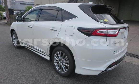 اشتري Imported Toyota Harrier White سيارة في Butha–Buthe في Thaba-Tseka اشتري Imported Toyota Harrier White سيارة في Butha–Buthe في Thaba-Tseka