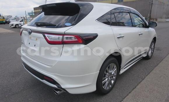 اشتري Imported Toyota Harrier White سيارة في Butha–Buthe في Thaba-Tseka اشتري Imported Toyota Harrier White سيارة في Butha–Buthe في Thaba-Tseka