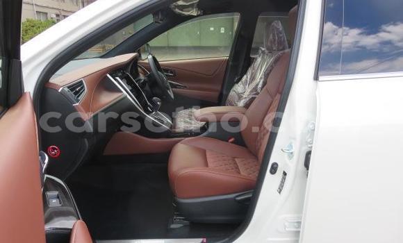اشتري Imported Toyota Harrier White سيارة في Butha–Buthe في Thaba-Tseka اشتري Imported Toyota Harrier White سيارة في Butha–Buthe في Thaba-Tseka
