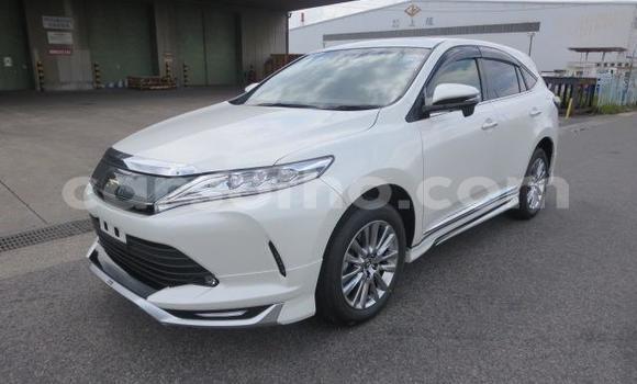 اشتري Imported Toyota Harrier White سيارة في Butha–Buthe في Thaba-Tseka اشتري Imported Toyota Harrier White سيارة في Butha–Buthe في Thaba-Tseka