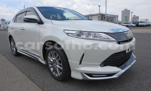 اشتري Imported Toyota Harrier White سيارة في Butha–Buthe في Thaba-Tseka اشتري Imported Toyota Harrier White سيارة في Butha–Buthe في Thaba-Tseka