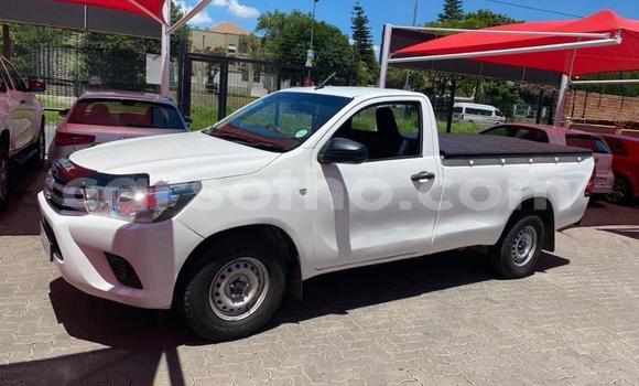 Sayi Na hannu Toyota Hilux White Mota in Maseru a Maseru Sayi Na hannu Toyota Hilux White Mota in Maseru a Maseru