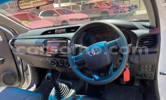 Sayi Na hannu Toyota Hilux White Mota in Maseru a Maseru Sayi Na hannu Toyota Hilux White Mota in Maseru a Maseru