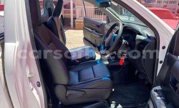 Sayi Na hannu Toyota Hilux White Mota in Maseru a Maseru Sayi Na hannu Toyota Hilux White Mota in Maseru a Maseru