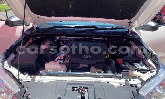Sayi Na hannu Toyota Hilux White Mota in Maseru a Maseru Sayi Na hannu Toyota Hilux White Mota in Maseru a Maseru