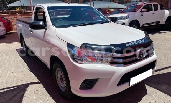 Sayi Na hannu Toyota Hilux White Mota in Maseru a Maseru Sayi Na hannu Toyota Hilux White Mota in Maseru a Maseru