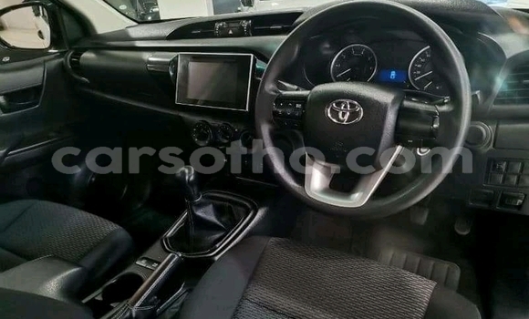 Sayi Na hannu Toyota Hilux White Mota in Maseru a Maseru Sayi Na hannu Toyota Hilux White Mota in Maseru a Maseru