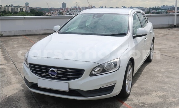 Sayi Na hannu Volvo V60 White Mota in Butha Buthe a Butha-Buthe Sayi Na hannu Volvo V60 White Mota in Butha Buthe a Butha-Buthe