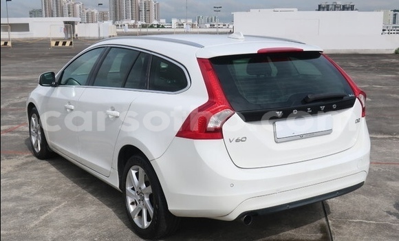 Sayi Na hannu Volvo V60 White Mota in Butha Buthe a Butha-Buthe Sayi Na hannu Volvo V60 White Mota in Butha Buthe a Butha-Buthe