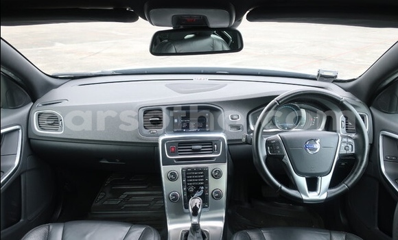 Sayi Na hannu Volvo V60 White Mota in Butha Buthe a Butha-Buthe Sayi Na hannu Volvo V60 White Mota in Butha Buthe a Butha-Buthe