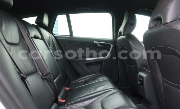 Sayi Na hannu Volvo V60 White Mota in Butha Buthe a Butha-Buthe Sayi Na hannu Volvo V60 White Mota in Butha Buthe a Butha-Buthe