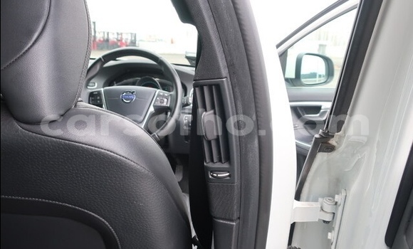 Sayi Na hannu Volvo V60 White Mota in Butha Buthe a Butha-Buthe Sayi Na hannu Volvo V60 White Mota in Butha Buthe a Butha-Buthe