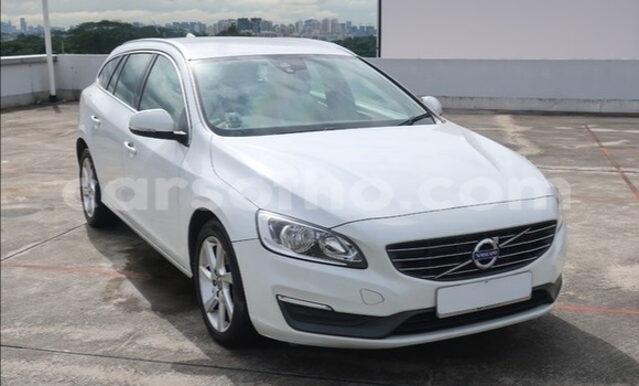 Sayi Na hannu Volvo V60 White Mota in Butha Buthe a Butha-Buthe Sayi Na hannu Volvo V60 White Mota in Butha Buthe a Butha-Buthe