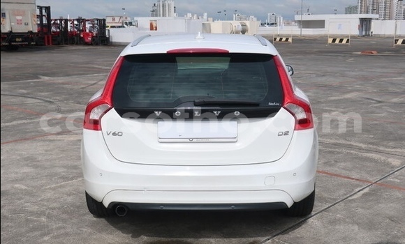 Sayi Na hannu Volvo V60 White Mota in Butha Buthe a Butha-Buthe Sayi Na hannu Volvo V60 White Mota in Butha Buthe a Butha-Buthe