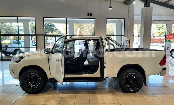 Buy Used Toyota Hilux White Car in Maseru in Maseru Buy Used Toyota Hilux White Car in Maseru in Maseru
