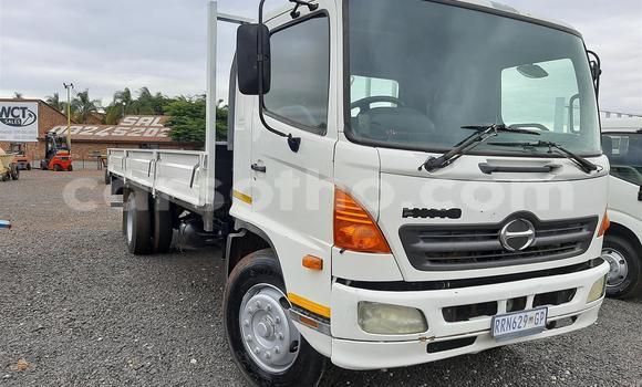 Buy Used Hino 300 Series White Truck in Maseru in Maseru Buy Used Hino 300 Series White Truck in Maseru in Maseru