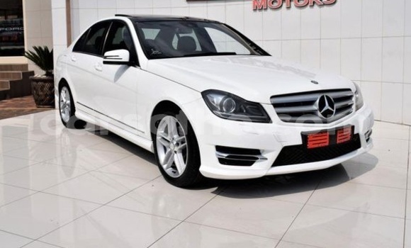 Acheter Occasion Voiture Mercedes-Benz C-Classe Blanc à Maseru, Maseru Acheter Occasion Voiture Mercedes-Benz C-Classe Blanc à Maseru, Maseru