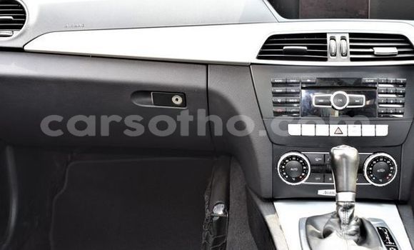 Acheter Occasion Voiture Mercedes-Benz C-Classe Blanc à Maseru, Maseru Acheter Occasion Voiture Mercedes-Benz C-Classe Blanc à Maseru, Maseru