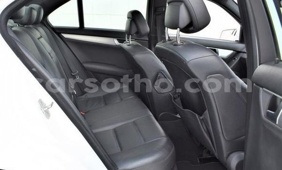 Acheter Occasion Voiture Mercedes-Benz C-Classe Blanc à Maseru, Maseru Acheter Occasion Voiture Mercedes-Benz C-Classe Blanc à Maseru, Maseru