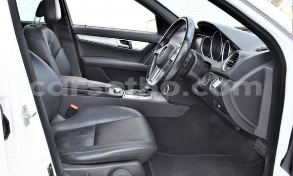 Acheter Occasion Voiture Mercedes-Benz C-Classe Blanc à Maseru, Maseru Acheter Occasion Voiture Mercedes-Benz C-Classe Blanc à Maseru, Maseru