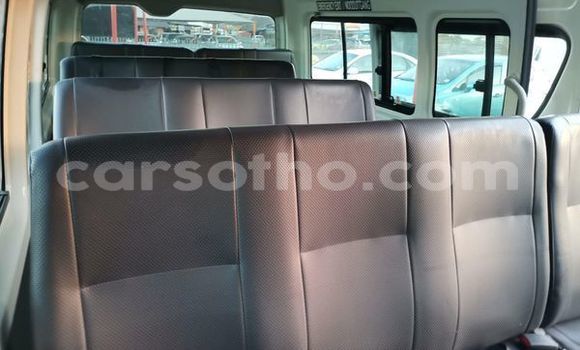 Sayi Na hannu Toyota Hiace White Mota in Maseru a Maseru Sayi Na hannu Toyota Hiace White Mota in Maseru a Maseru