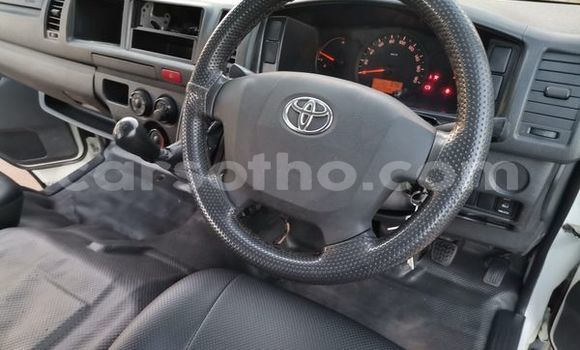 Sayi Na hannu Toyota Hiace White Mota in Maseru a Maseru Sayi Na hannu Toyota Hiace White Mota in Maseru a Maseru